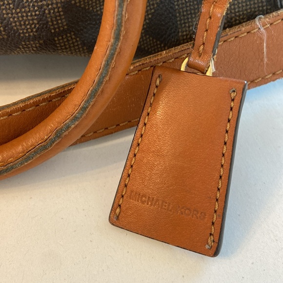 Michael Kors Brown Signature Coated Canvas Leather Large Hamilton Shoulder Bag - Picture 6 of 9